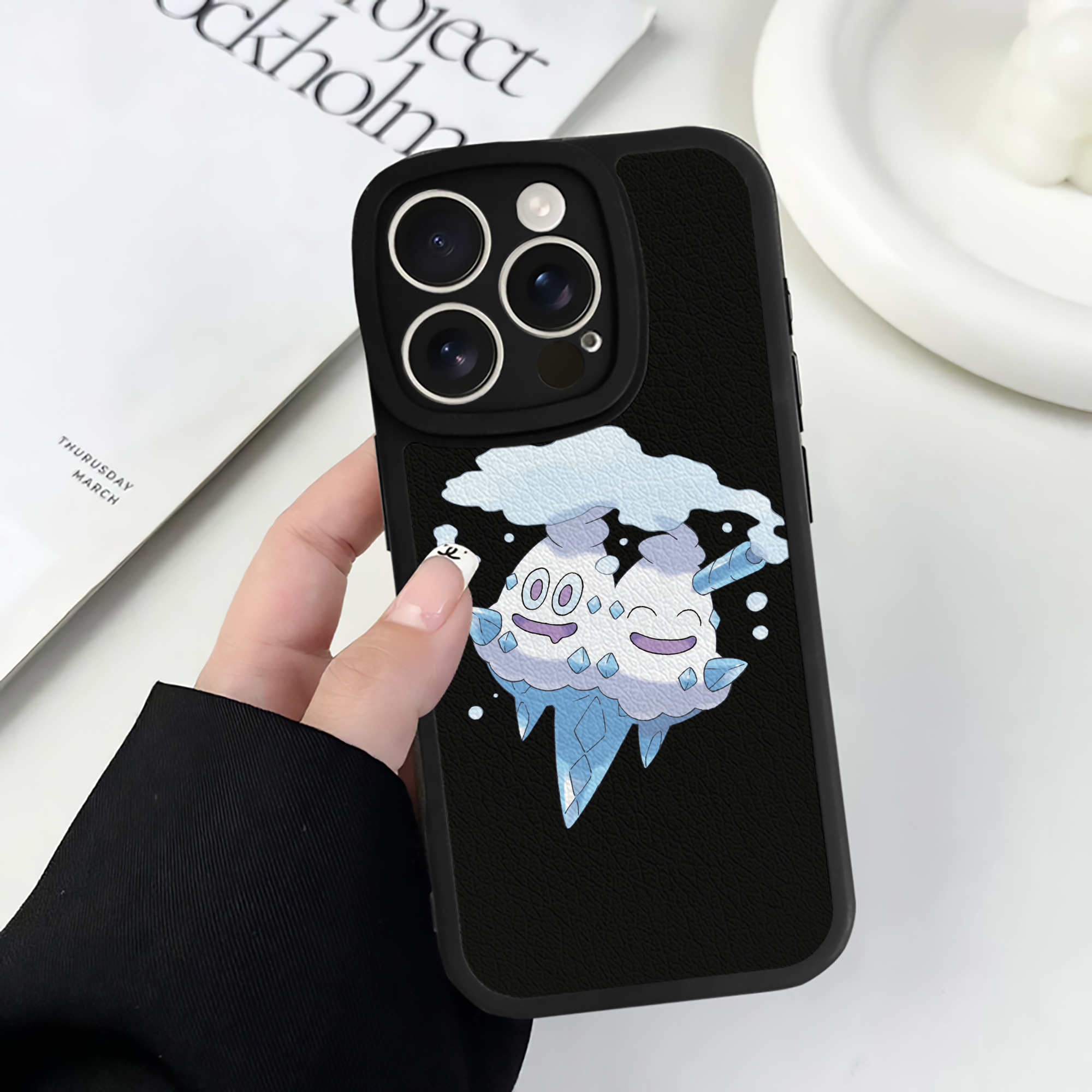 （画像用） ポケットモンスター Pokémon 【iPhone 16シリーズ対応】シリコンスマホケース（レザー調） 材質：シリコン